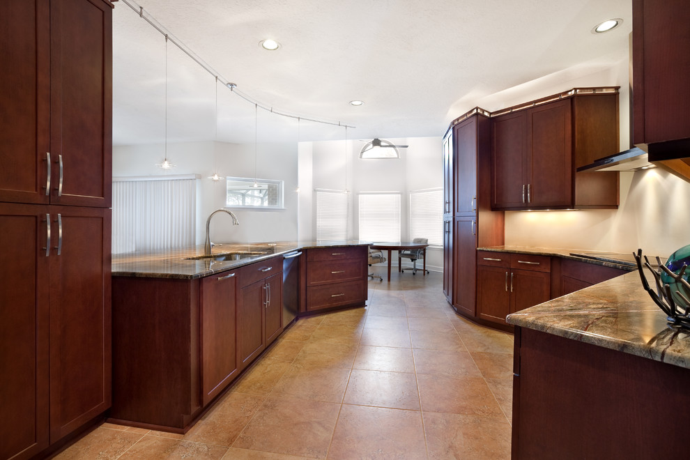 Kitchen - transitional kitchen idea in Jacksonville