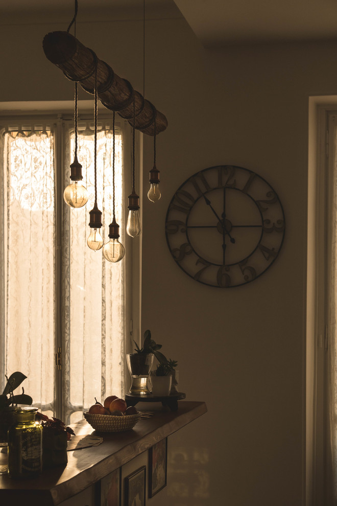 Lampadario customizzato sopra il ripiano snack