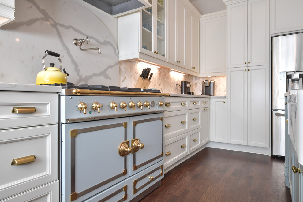 Photo of a large traditional u-shaped kitchen in Atlanta with a farmhouse sink, shaker cabinets, quartz benchtops, marble splashback, stainless steel appliances and with island.
