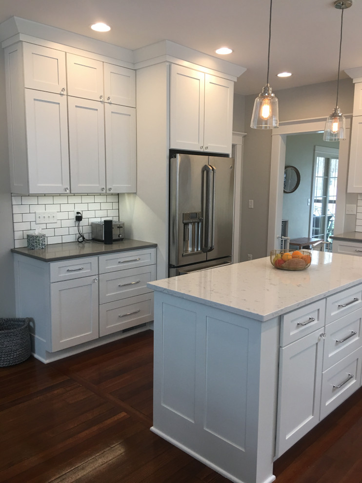 Transitional kitchen photo in Cedar Rapids