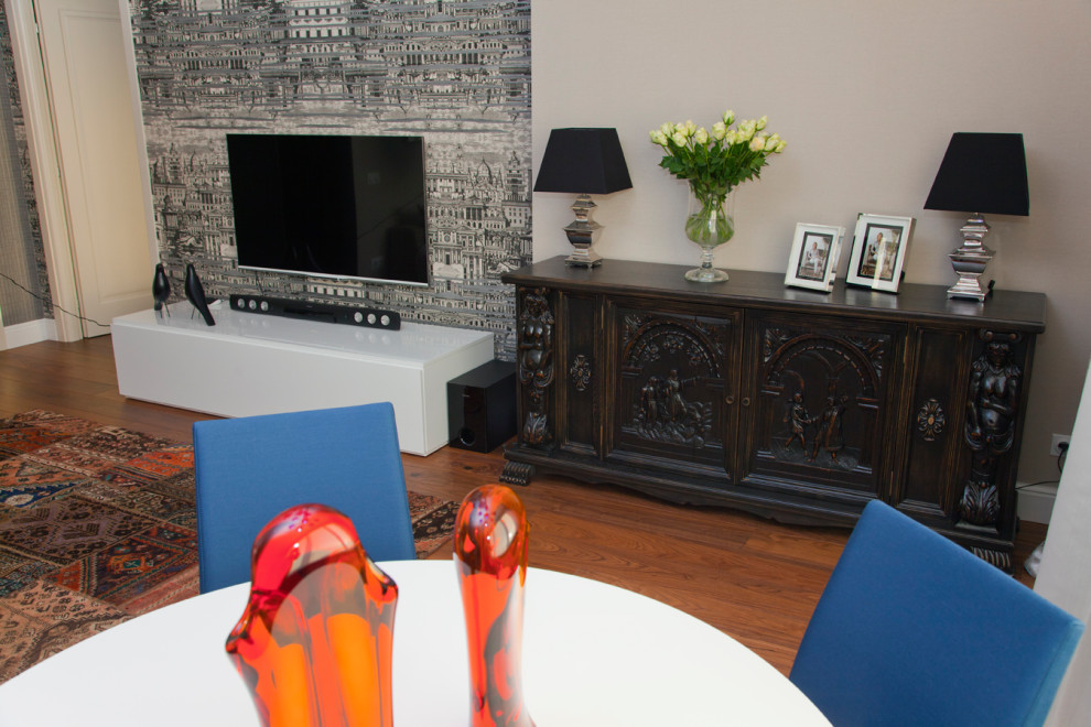 СОВРЕМЕННЫЙ ИНТЕРЬЕР С АНТИКВАРНЫМ КОМОДОМ