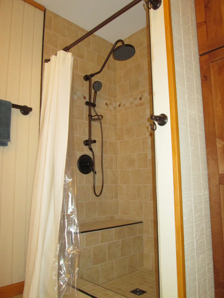 Inspiration for a farmhouse home design remodel in Indianapolis