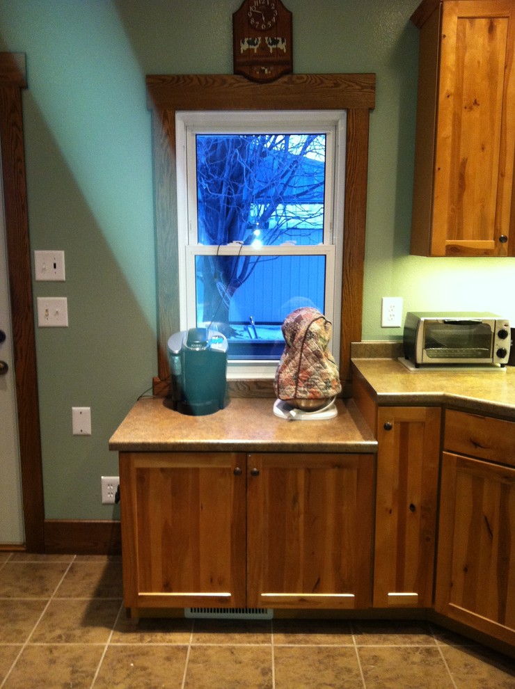 This is an example of a traditional kitchen in Cedar Rapids.