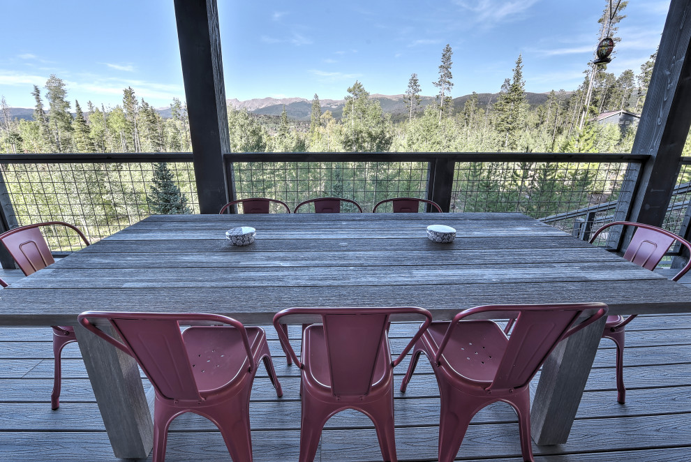 Mountain style deck photo in Denver