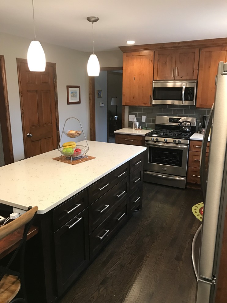 Transitional eat-in kitchen photo with medium tone wood cabinets, gray backsplash, stainless steel appliances and an island