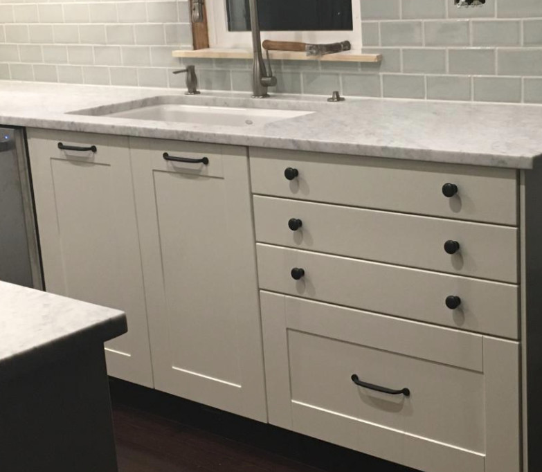 Double knobs on kitchen drawers?