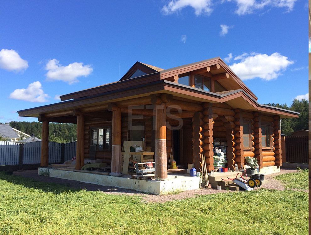 Баня из бревна ручной рубки