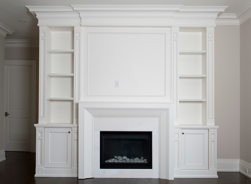 Example of a transitional home design design in Toronto