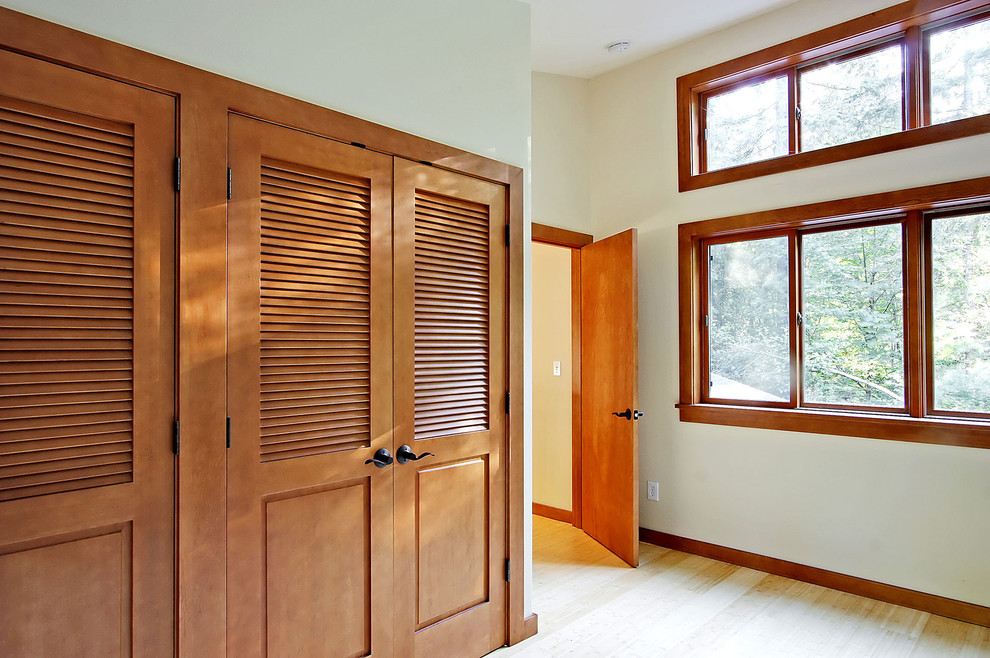 Bedroom - transitional bedroom idea in Seattle