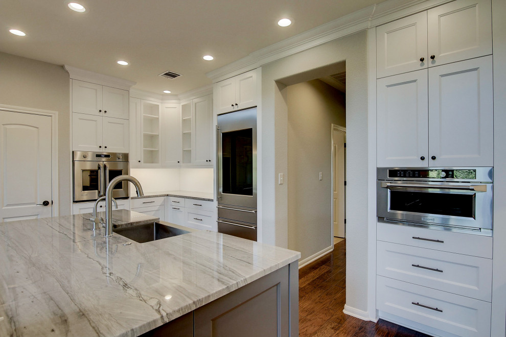 Transitional kitchen photo in Austin
