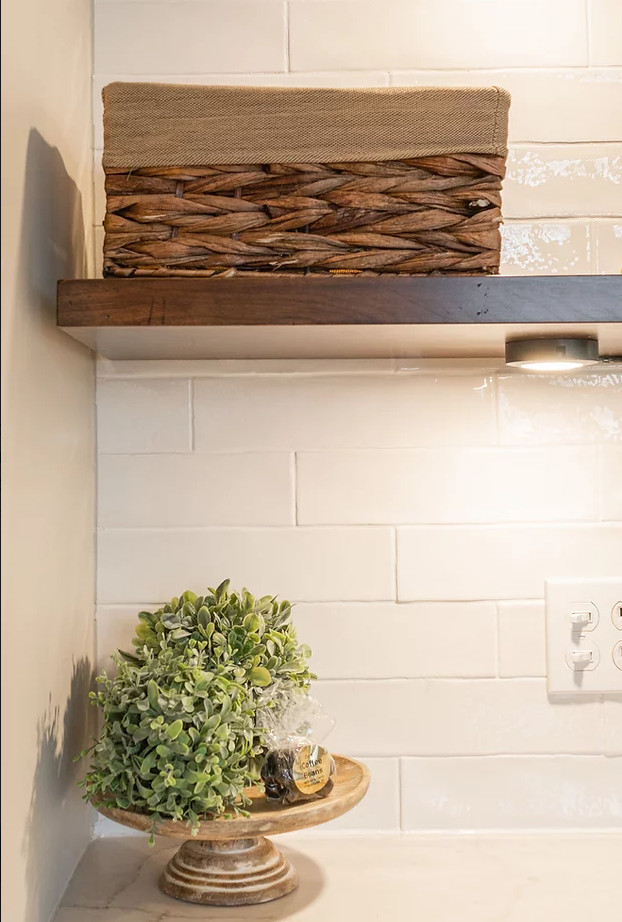 Example of a large transitional u-shaped medium tone wood floor and brown floor eat-in kitchen design in Minneapolis with a single-bowl sink, shaker cabinets, white cabinets, quartz countertops, white backsplash, porcelain backsplash, stainless steel appliances, an island and white countertops