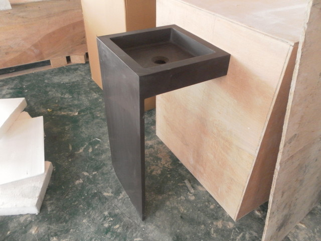 Bahtroom pedestal sink