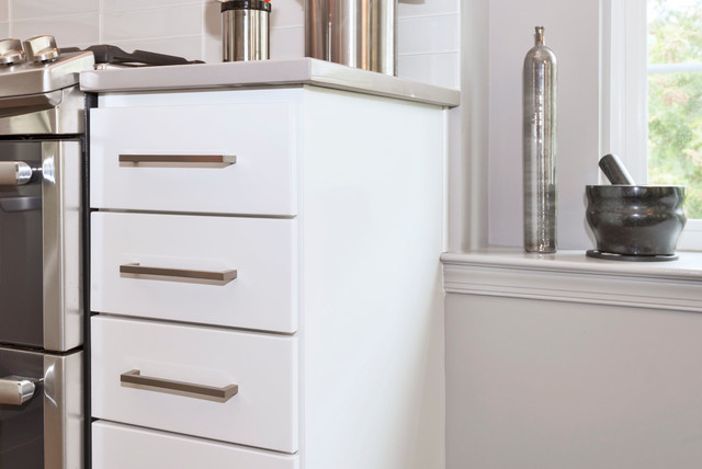 New Hope Kitchen With Starmark Cabinetry Contemporary Kitchen