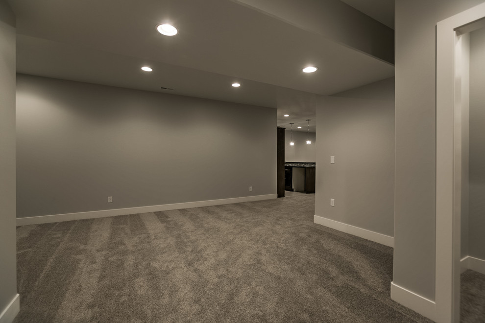 Example of a transitional home design design in Omaha