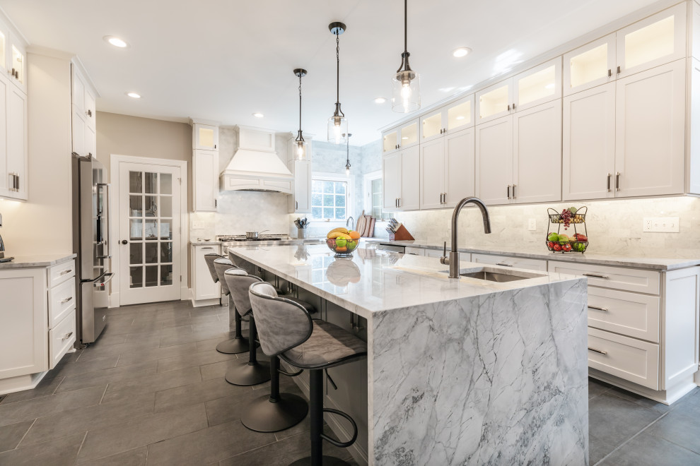 Design ideas for a mid-sized contemporary l-shaped eat-in kitchen in DC Metro with an undermount sink, beaded inset cabinets, white cabinets, quartzite benchtops, white splashback, stainless steel appliances, with island, grey floor and grey benchtop.