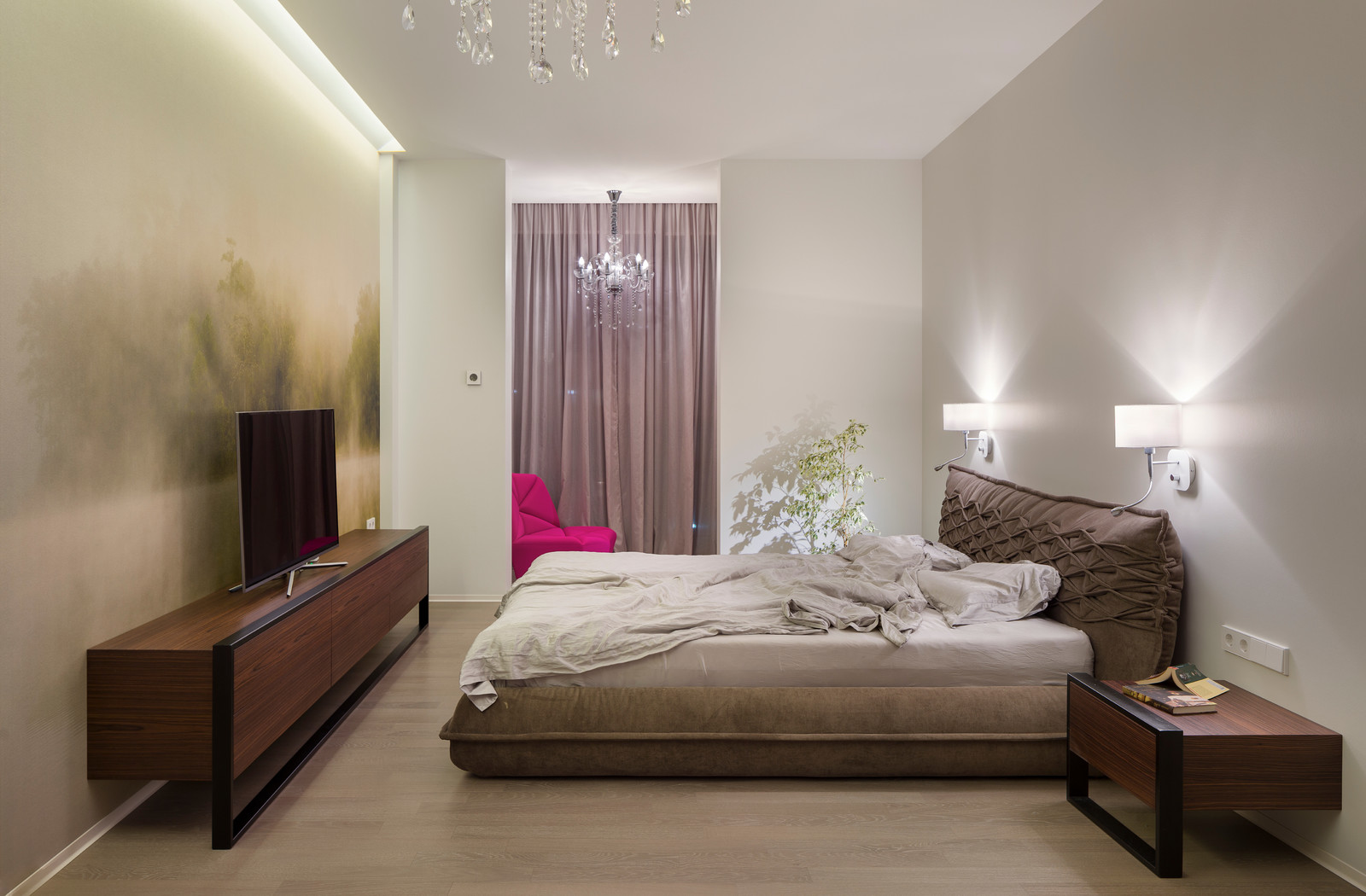 On the verge of illusion