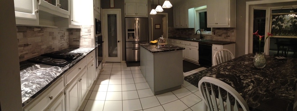 Kitchen - kitchen idea in Austin