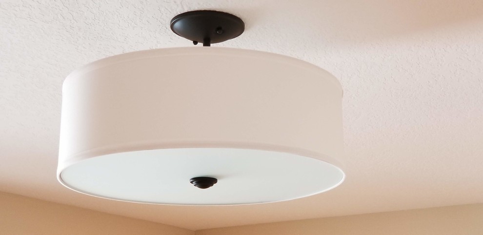 Transitional home design photo in Cedar Rapids