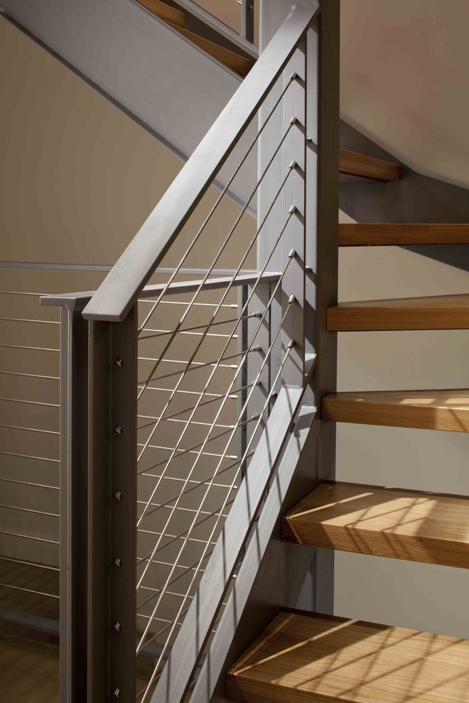 Photo of a contemporary wood l-shaped staircase in Chicago with open risers.