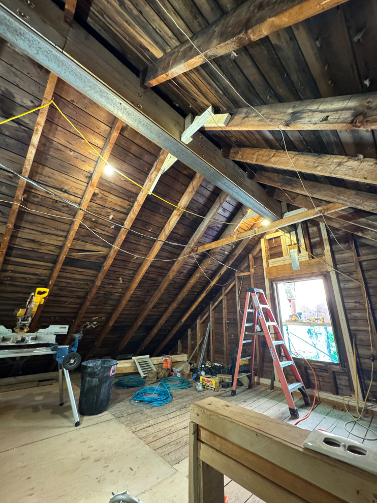 Luxury Attic ADU in HIstoric Home