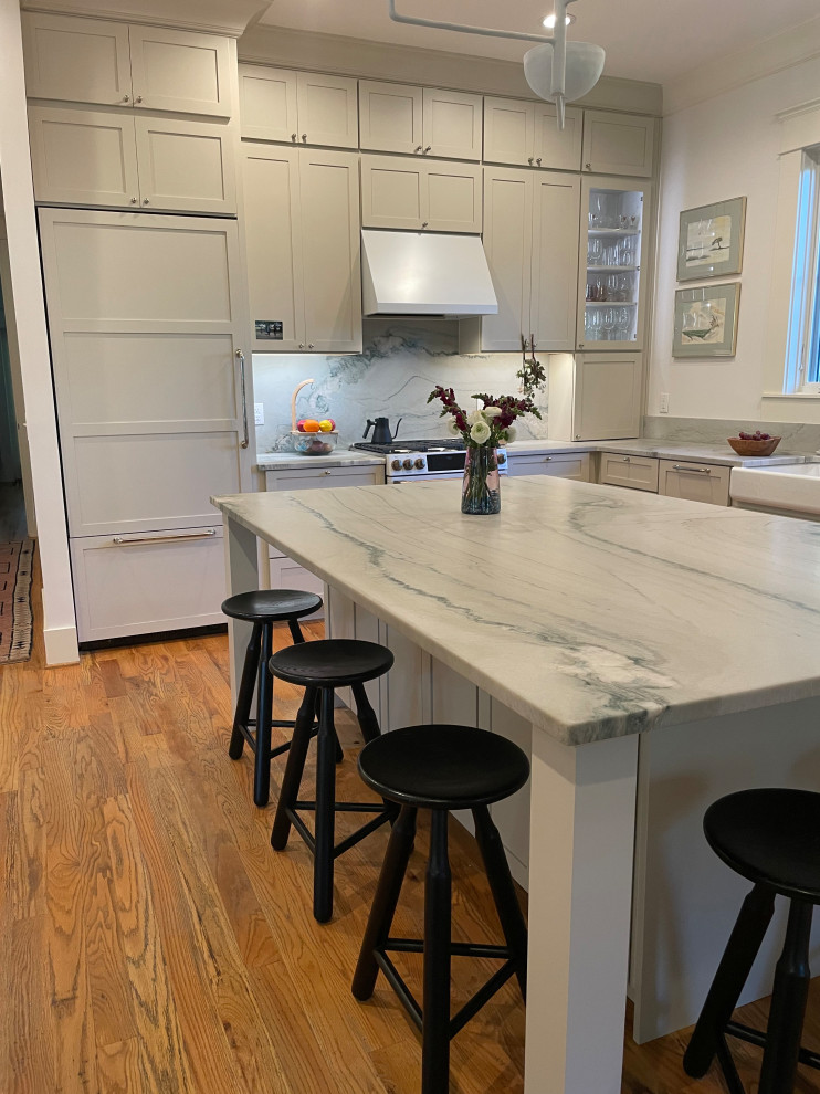 This is an example of a medium sized classic l-shaped kitchen/diner in Charleston with shaker cabinets, quartz worktops and an island.