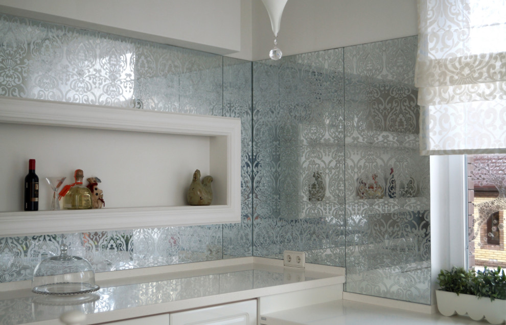 Декоративное зеркало для кухонной панели