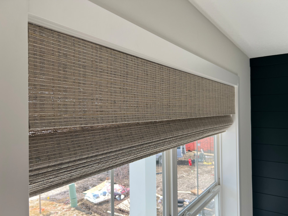 Woven Woods, Light Filtering, Self Valance Roman Shade