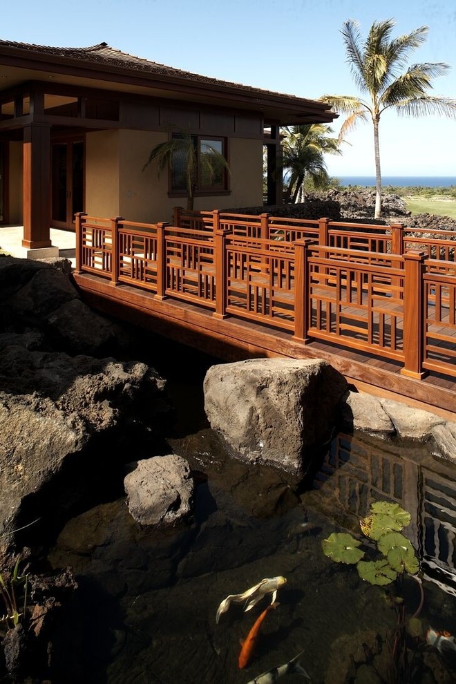 Island style home design photo in Hawaii