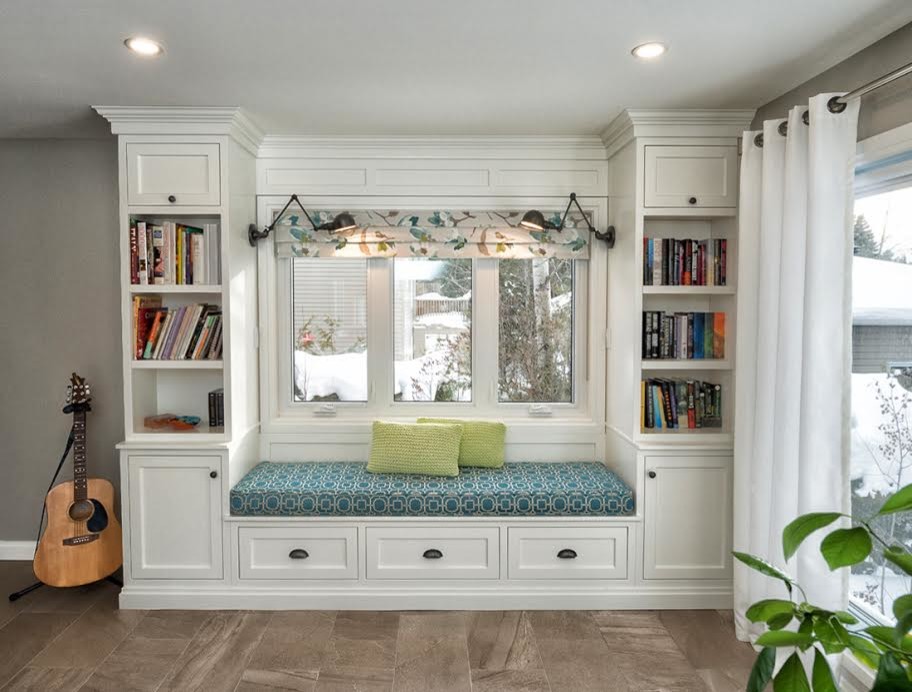 Kitchen - transitional kitchen idea in Toronto
