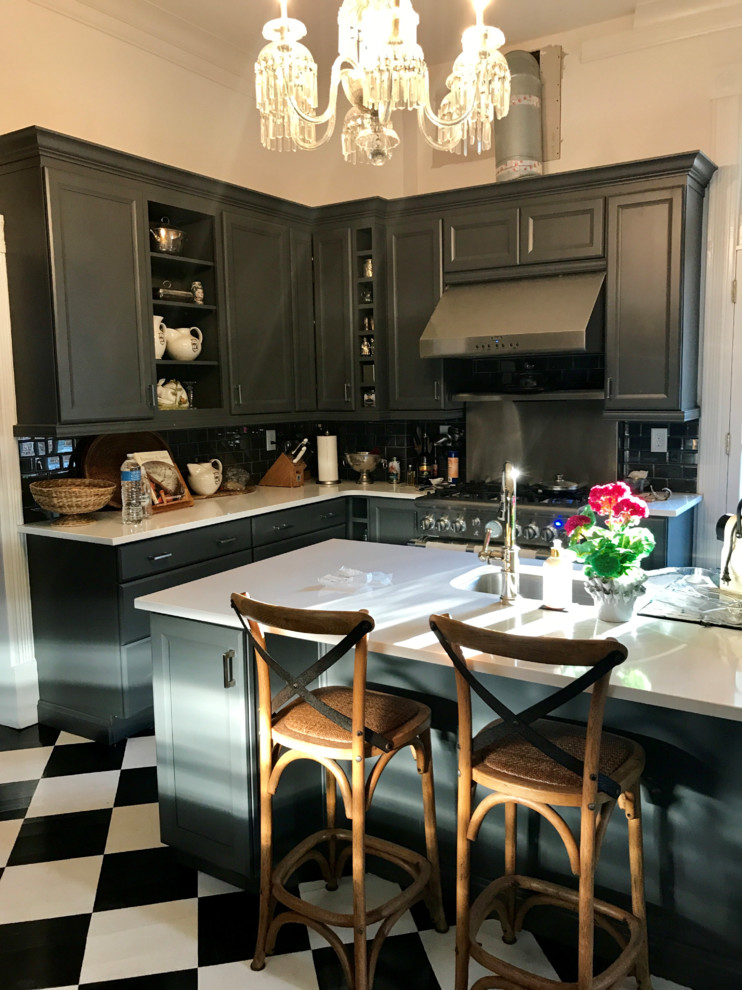 Kitchen - transitional kitchen idea in Charleston