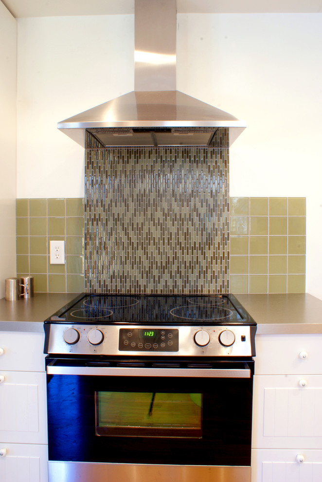 Inspiration for a contemporary home design remodel in Cincinnati