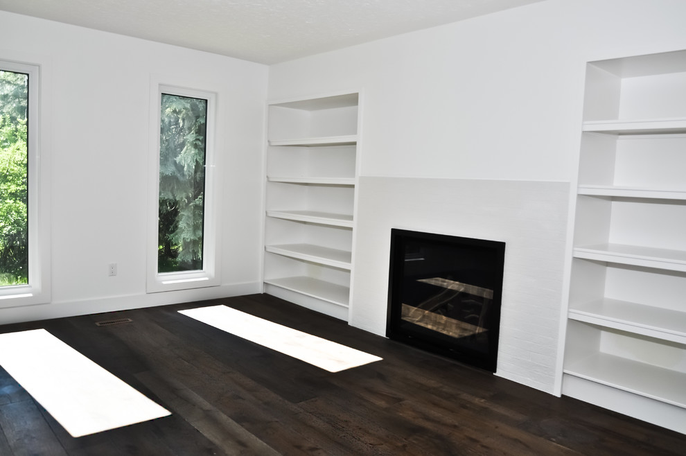 Example of a transitional home design design in Edmonton
