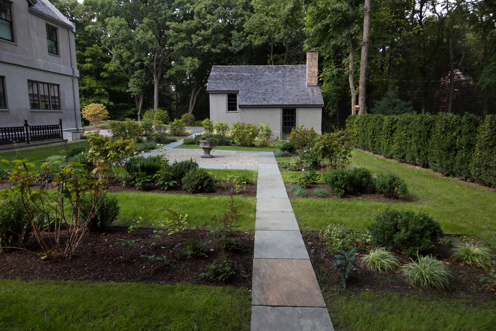 Design ideas for a contemporary side yard garden in Boston.