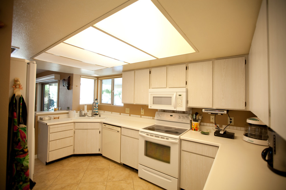 Example of a transitional kitchen design in Phoenix