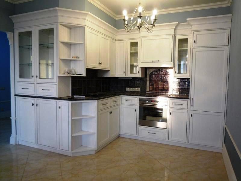 Кухня. Материал фасада массив дуб. Покрытие эмаль.