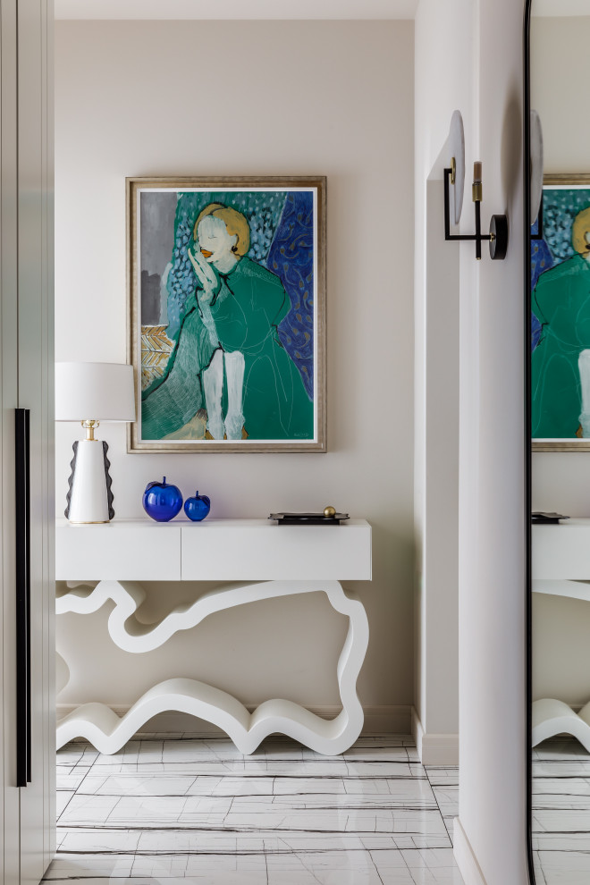 Дом с синими человечками