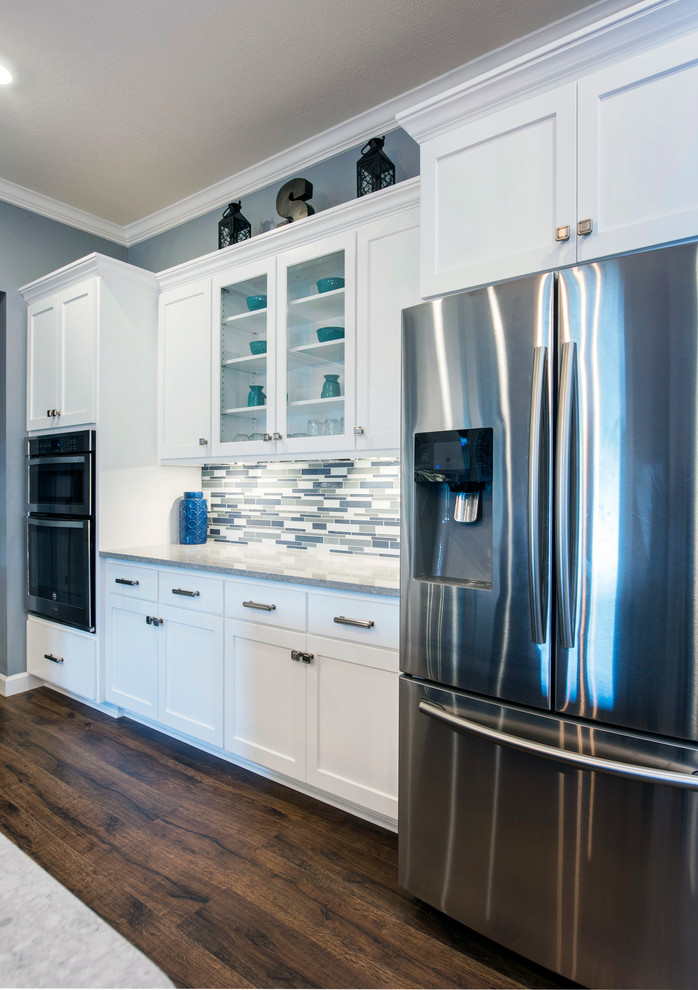 Transitional kitchen photo in Columbus