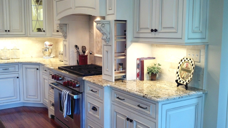 Kitchen - transitional kitchen idea