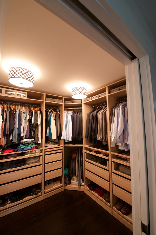 This is an example of a mid-sized transitional gender-neutral walk-in wardrobe in Denver.