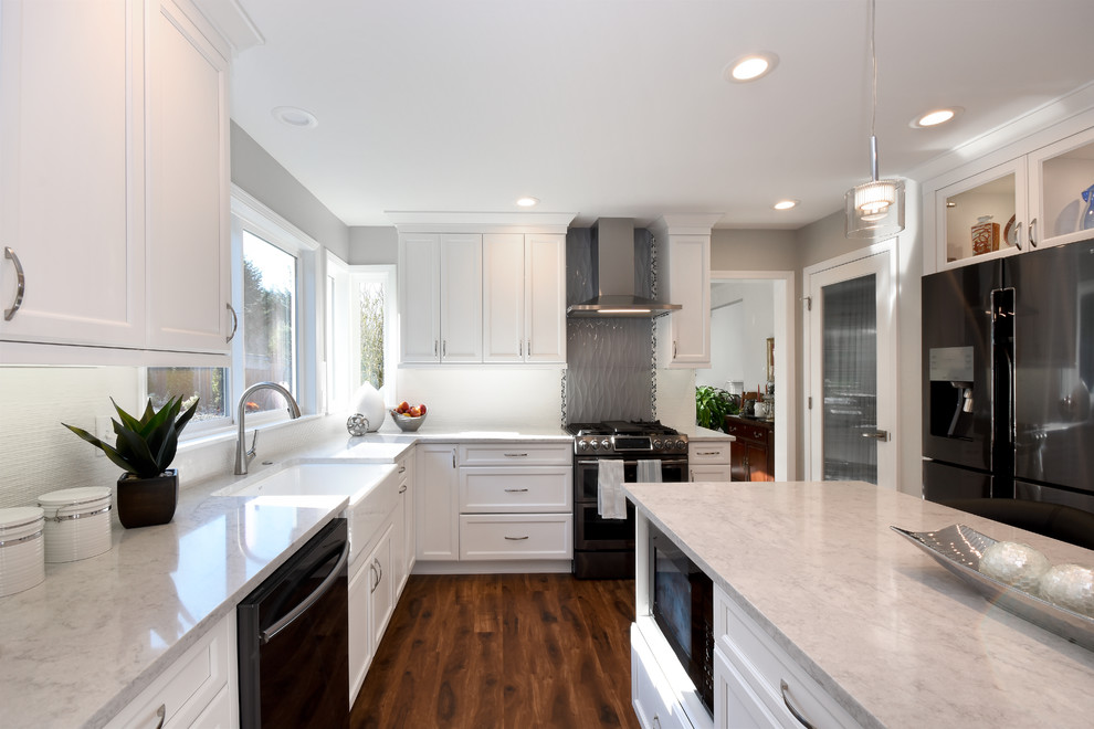 Kitchen - transitional kitchen idea in Seattle