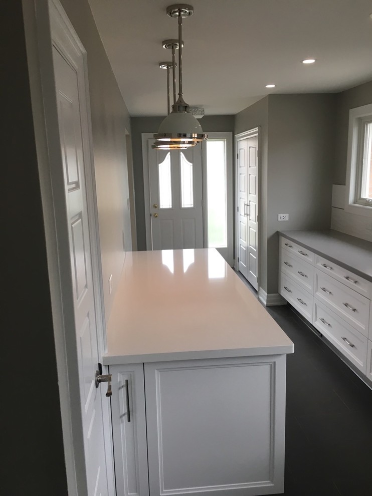 Example of a transitional home design design in Toronto