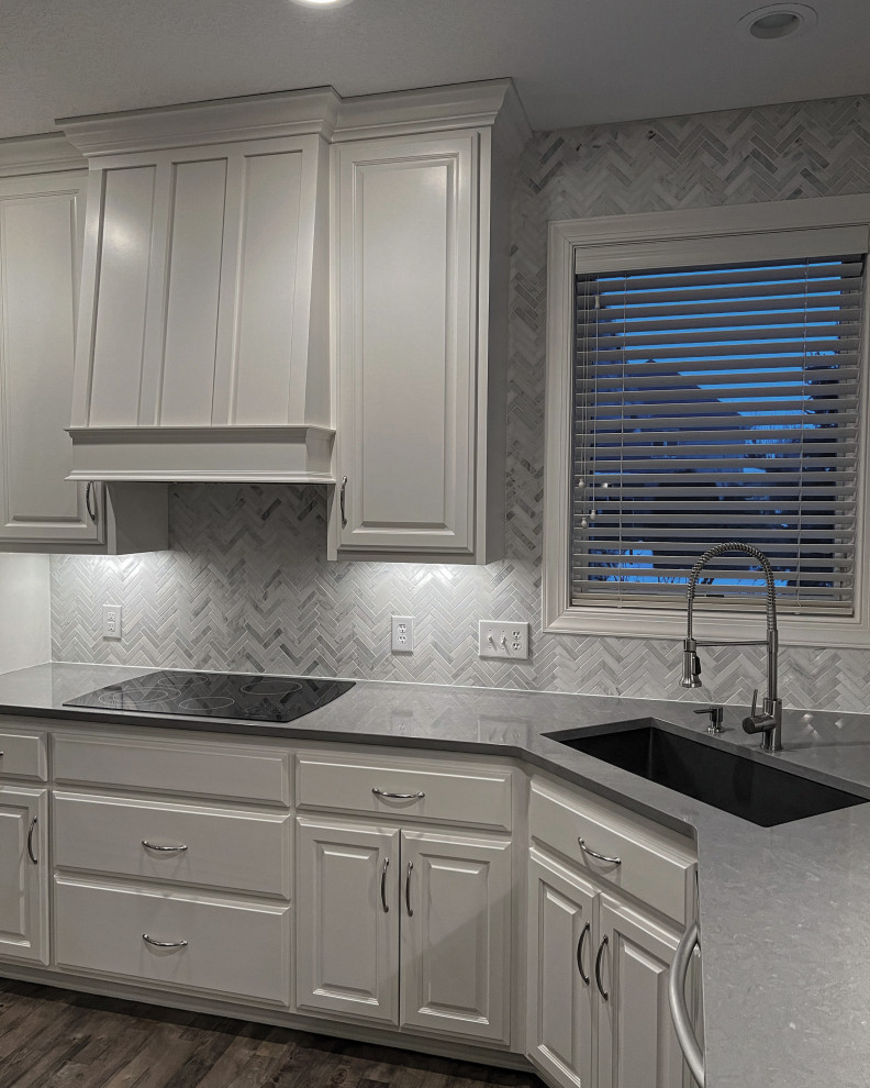 Kitchen - kitchen idea in Minneapolis