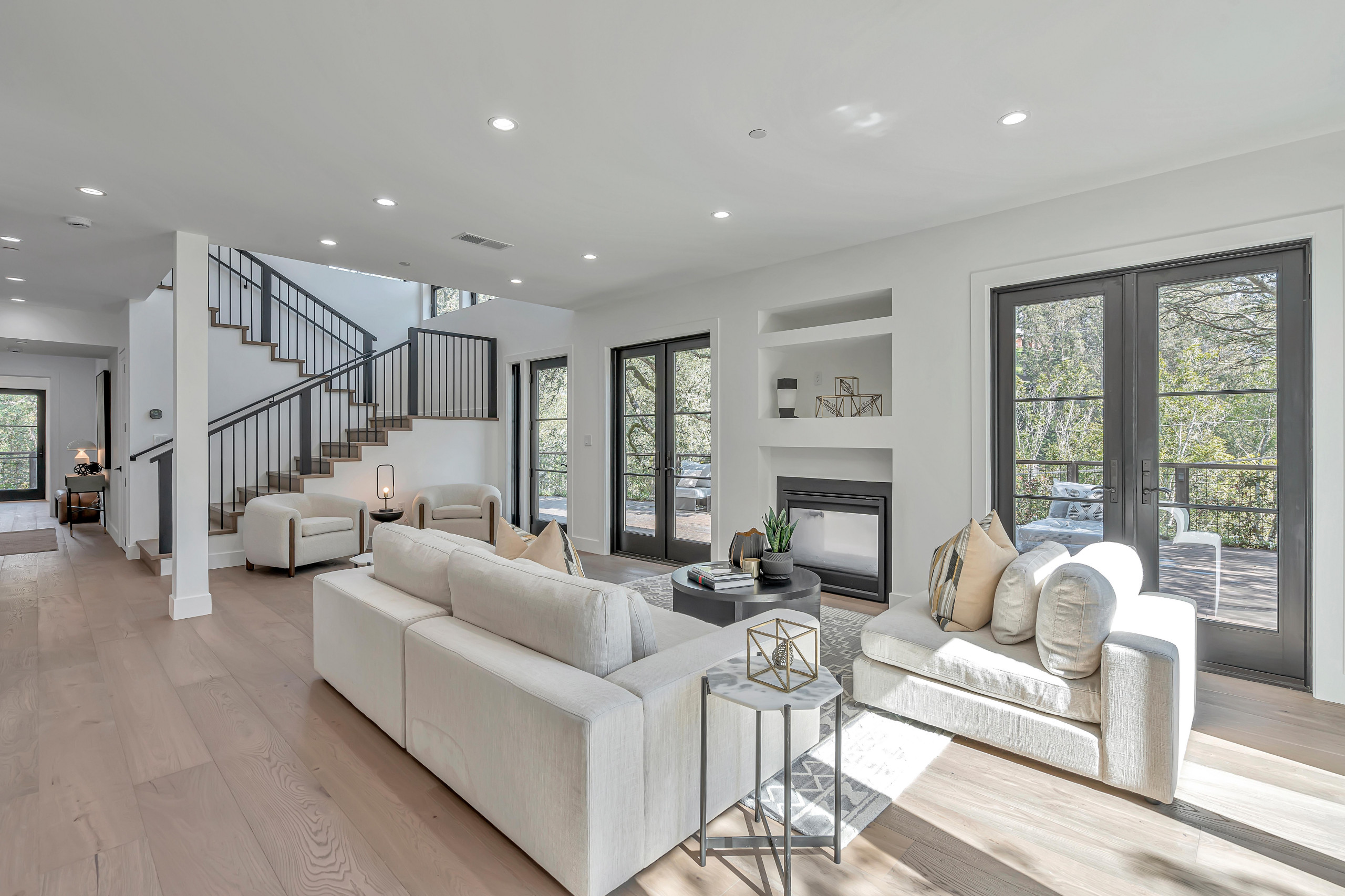 HOME STAGING