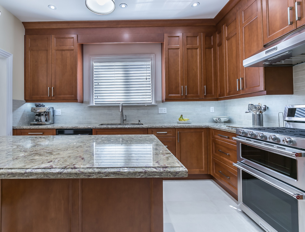 Kitchen - transitional kitchen idea in Toronto