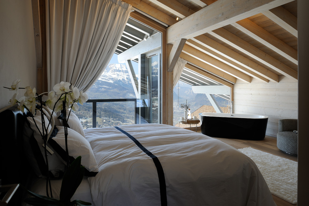 Contemporary bedroom in Lyon.