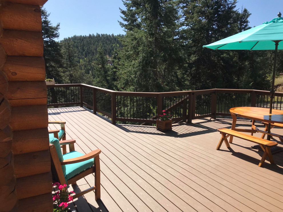 Inspiration for a mid-sized transitional backyard deck remodel in Birmingham with no cover