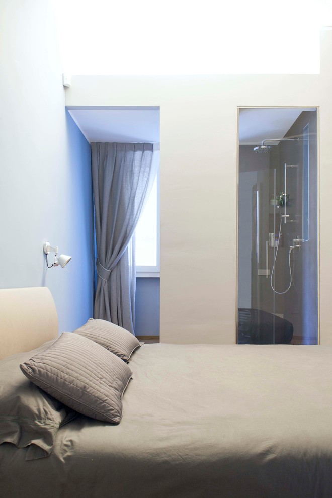 Photo of a contemporary bedroom in Milan.