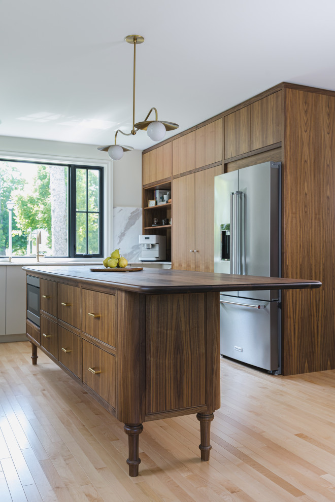 Inspiration for a transitional kitchen remodel in Ottawa