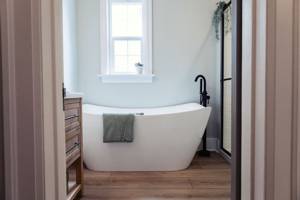 Evanson Bathroom Tub Detail