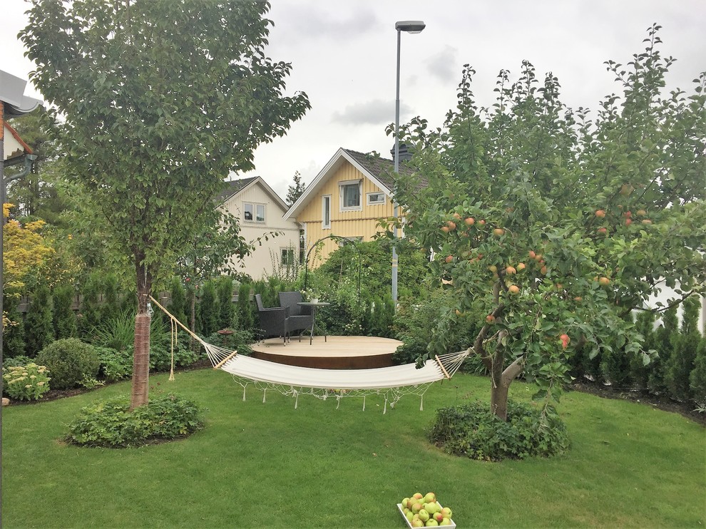 Design ideas for a traditional garden in Gothenburg.